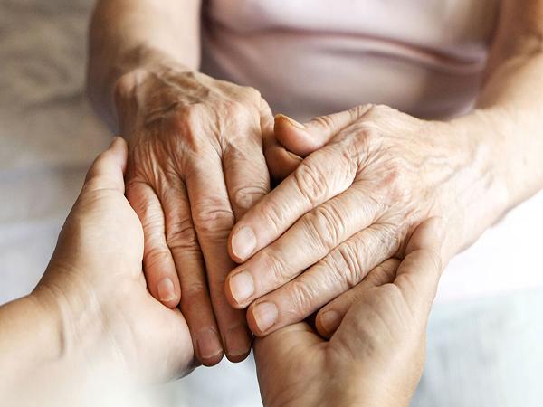 چه زمانی سالمند نیاز به مراقبت دارد؟