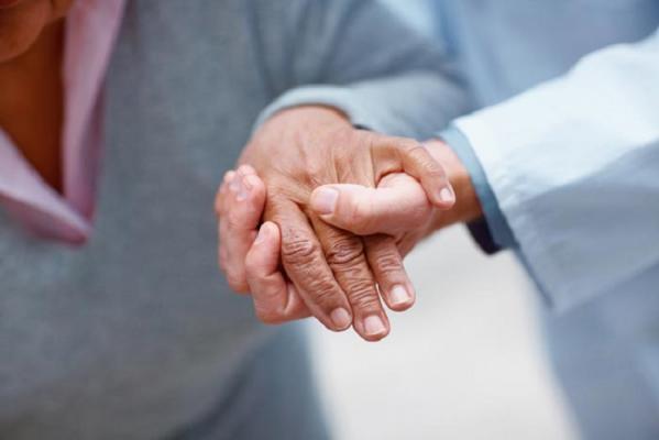 وظایف پرستار شبانه روزی در منزل