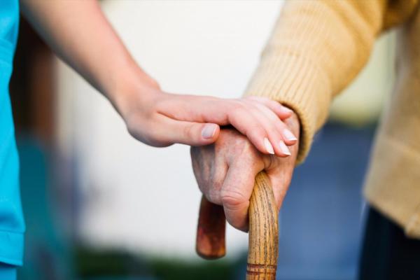 علت استفاده از خدمات پرستار بیمار در منزل