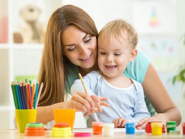 عرضه خدمات پرستار مراقبت از کودک