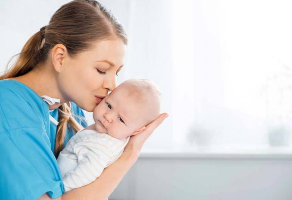 عرضه خدمات پرستار مراقبت از کودک