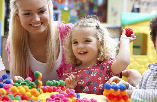 پرستار شبانه روزی کودک چه ویژگی هایی دارد