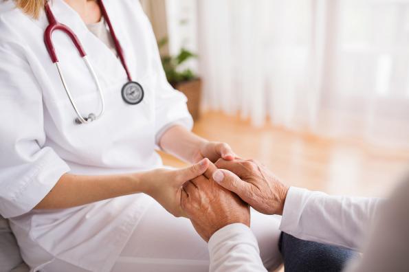 اهمیت ویژه انتخاب پرستار برای سالمندان