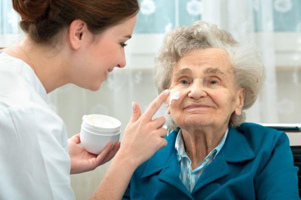 همه چیز درباره اعزام پرستار سالمند