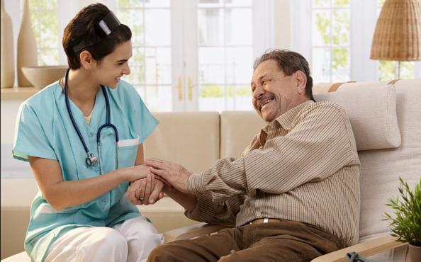 چگونه یک پرستار سالمند خوب پیدا کنیم؟